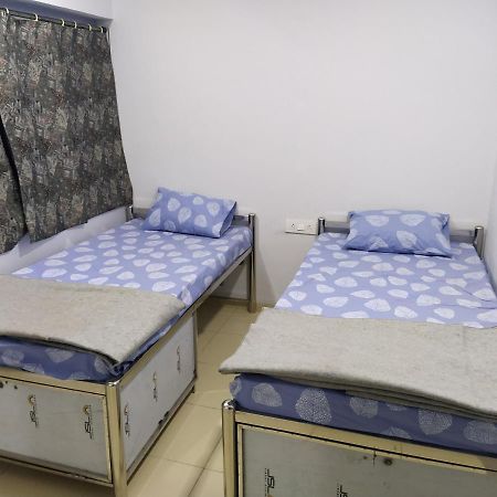 Shiv Sai Dormitory Bed & Breakfast Vadodara Ngoại thất bức ảnh