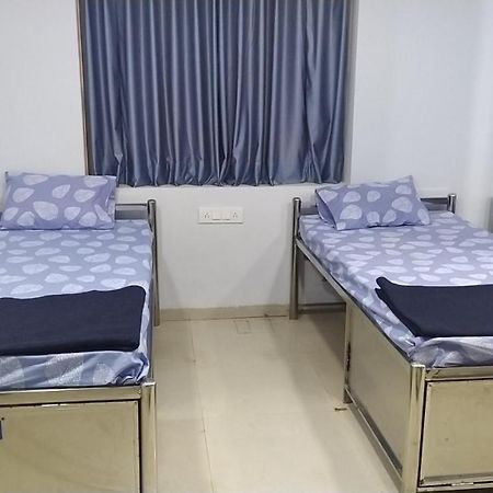 Shiv Sai Dormitory Bed & Breakfast Vadodara Ngoại thất bức ảnh