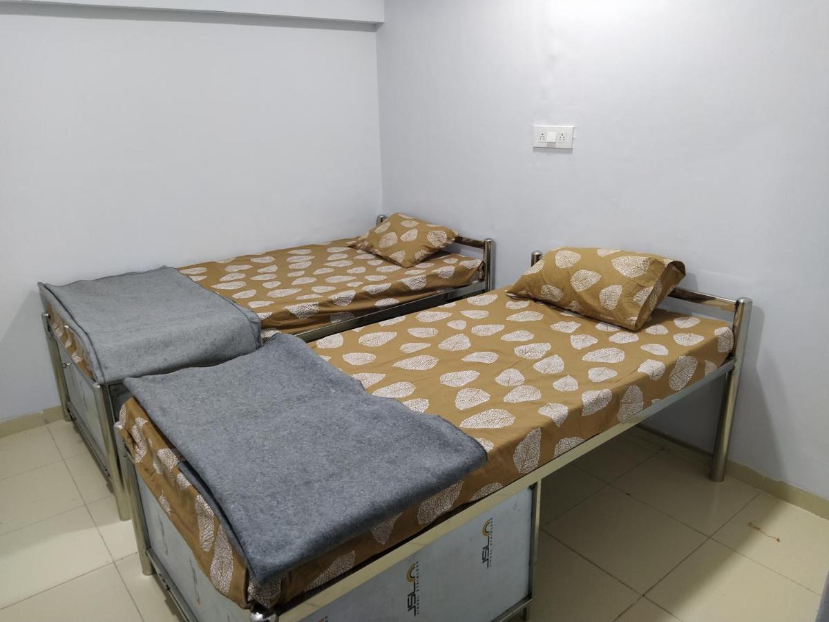 Shiv Sai Dormitory Bed & Breakfast Vadodara Ngoại thất bức ảnh