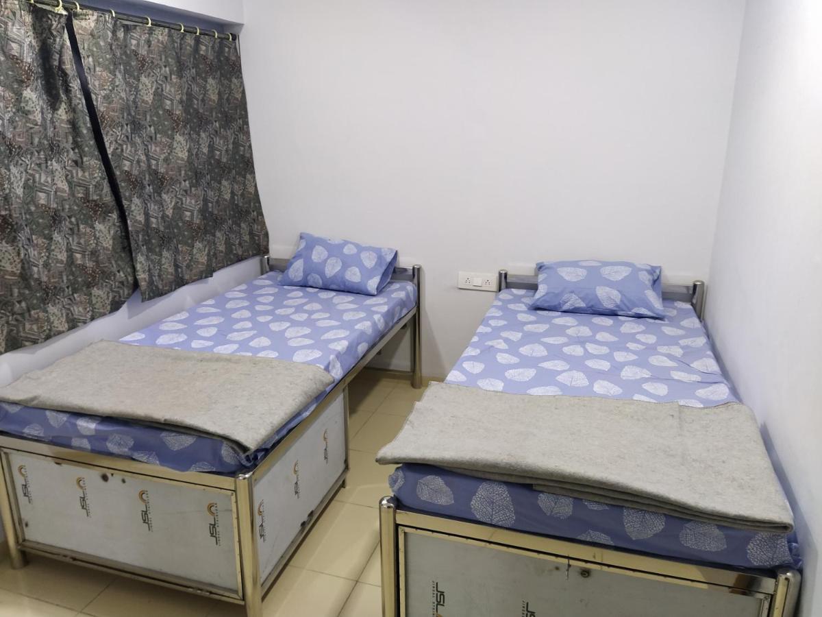 Shiv Sai Dormitory Bed & Breakfast Vadodara Ngoại thất bức ảnh