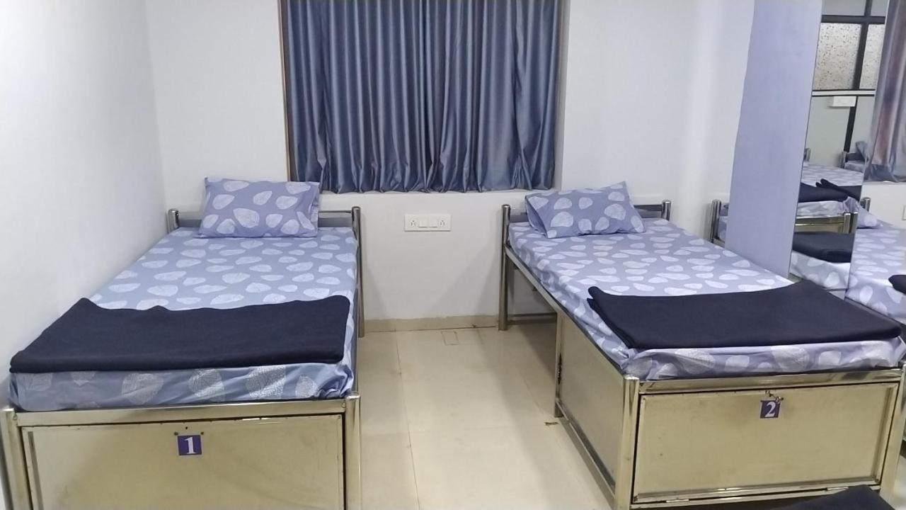 Shiv Sai Dormitory Bed & Breakfast Vadodara Ngoại thất bức ảnh