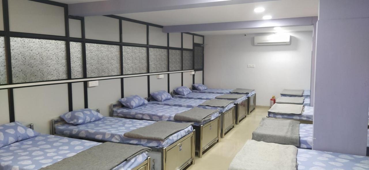 Shiv Sai Dormitory Bed & Breakfast Vadodara Ngoại thất bức ảnh