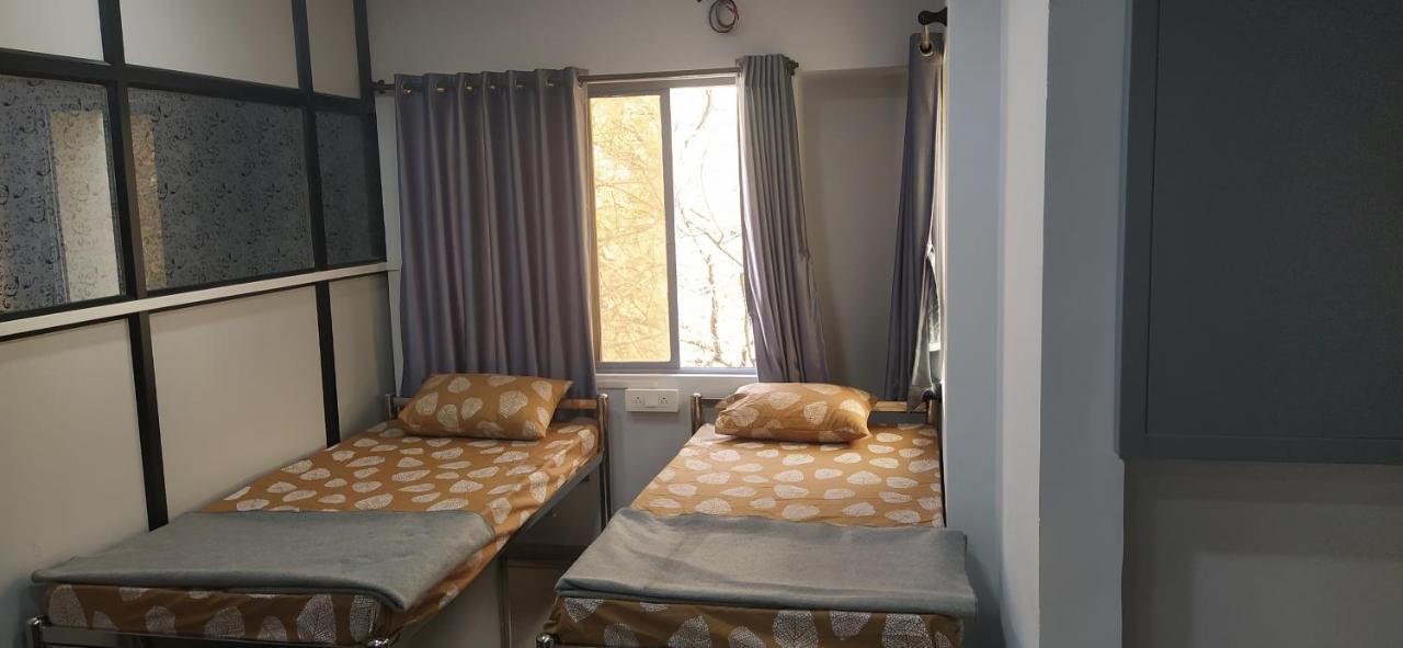 Shiv Sai Dormitory Bed & Breakfast Vadodara Ngoại thất bức ảnh