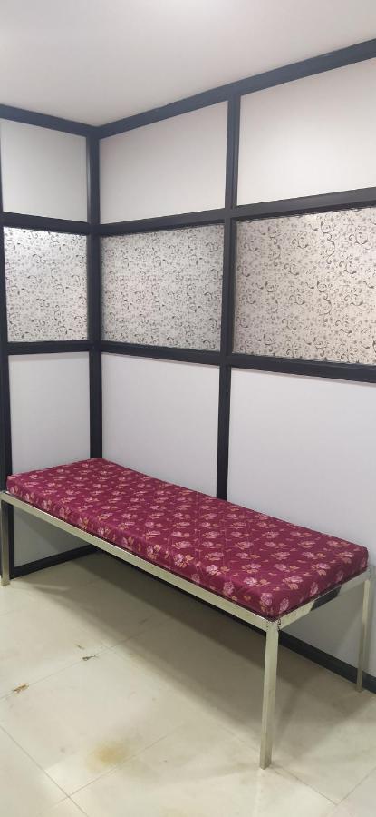 Shiv Sai Dormitory Bed & Breakfast Vadodara Ngoại thất bức ảnh